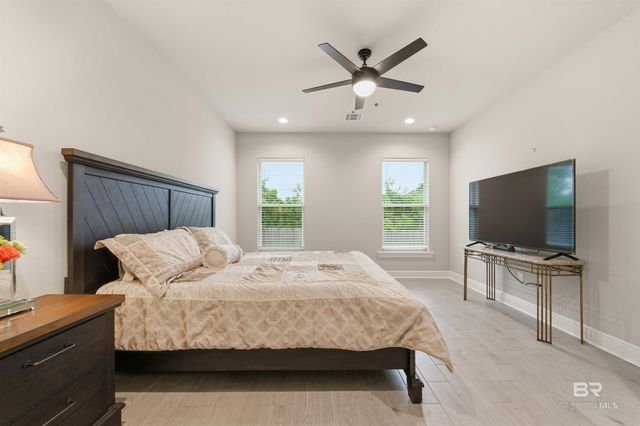 17148 Lafayette Drive, Robertsdale, AL 36567