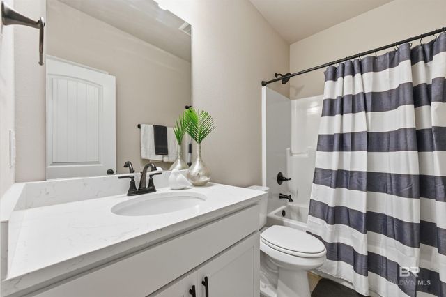 17148 Lafayette Drive, Robertsdale, AL 36567