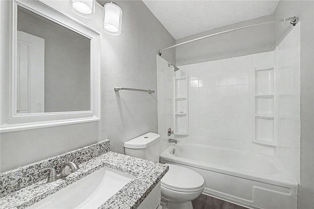 2765 - 1,2,3,4 N Valencia Avenue, Fayetteville, AR 72703