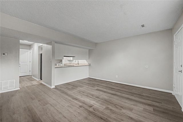 2765 - 1,2,3,4 N Valencia Avenue, Fayetteville, AR 72703