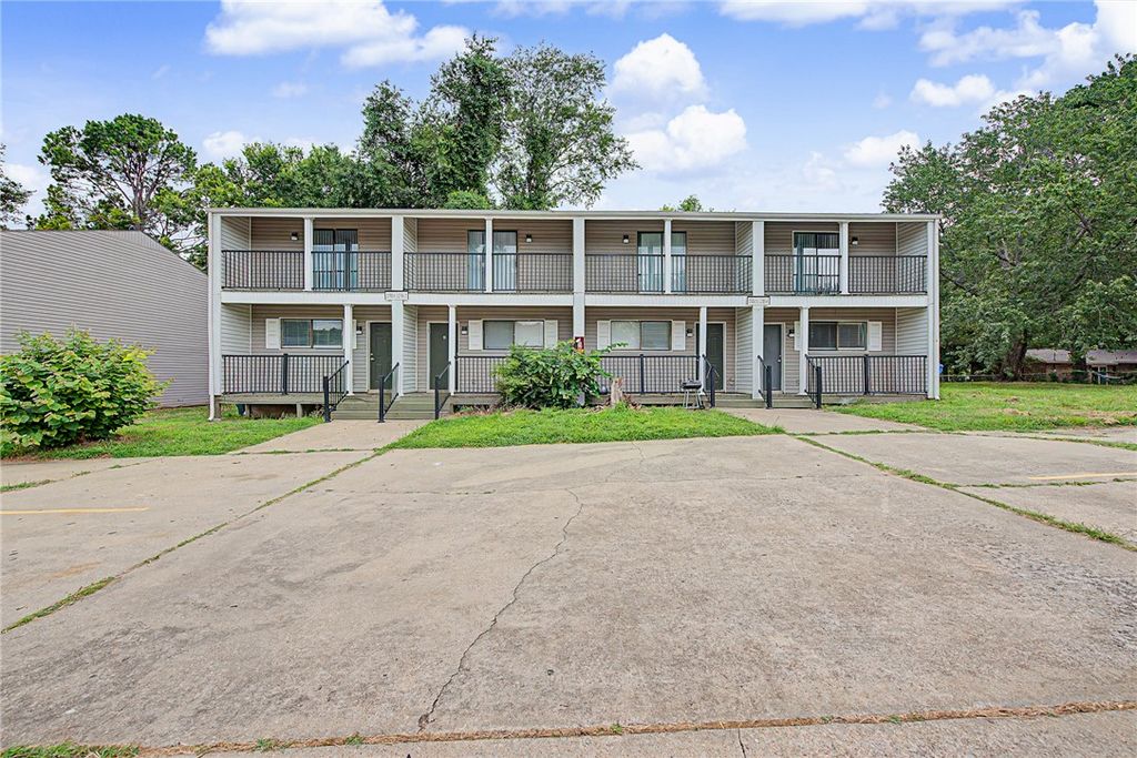 2765 - 1,2,3,4 N Valencia Avenue, Fayetteville, AR 72703