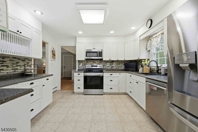 114 Upper Sunset Dr, Washington Twp., NJ 07853