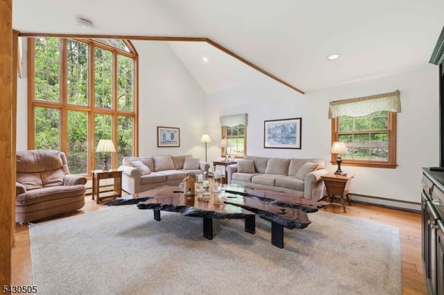 114 Upper Sunset Dr, Washington Twp., NJ 07853