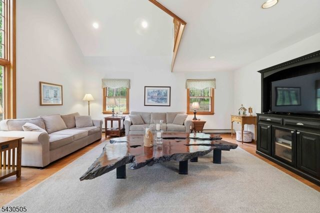 114 Upper Sunset Dr, Washington Twp., NJ 07853