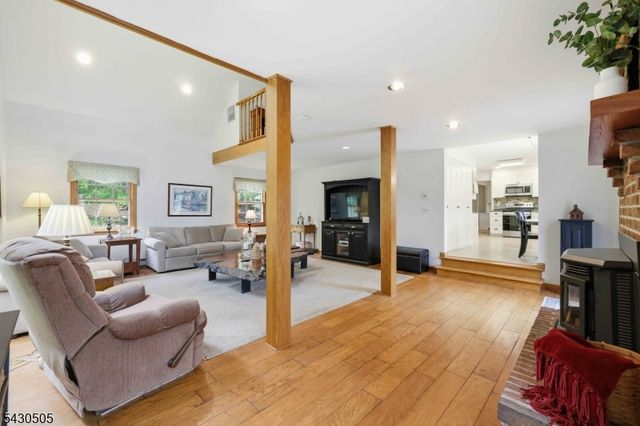 114 Upper Sunset Dr, Washington Twp., NJ 07853