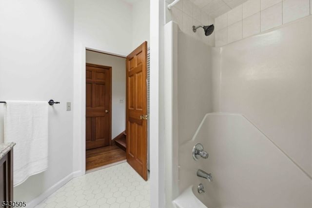 114 Upper Sunset Dr, Washington Twp., NJ 07853