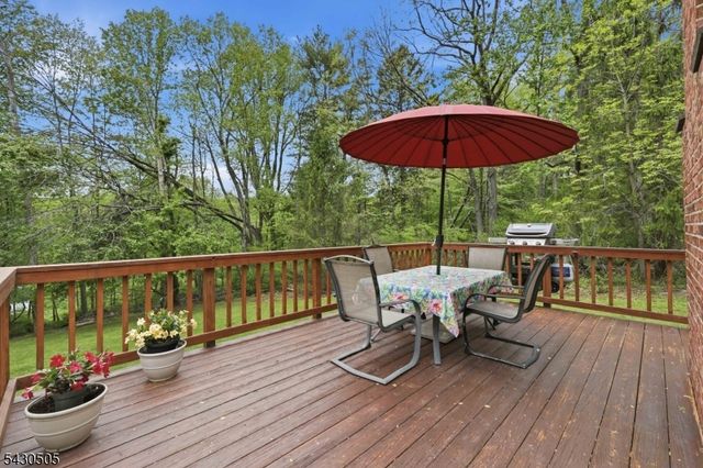 114 Upper Sunset Dr, Washington Twp., NJ 07853
