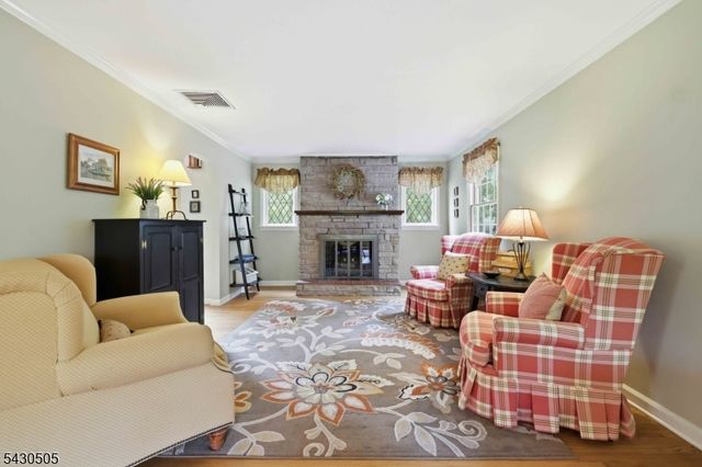 114 Upper Sunset Dr, Washington Twp., NJ 07853