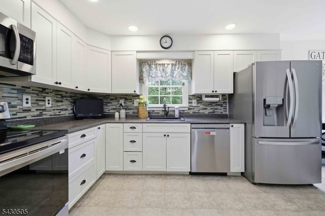 114 Upper Sunset Dr, Washington Twp., NJ 07853