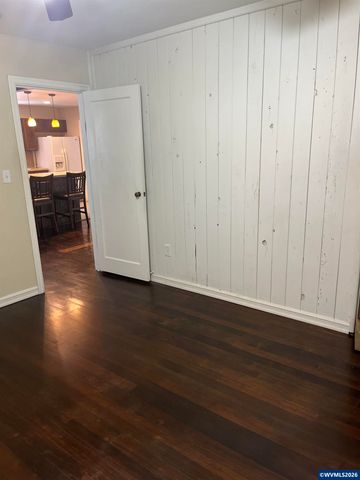 1845 East Nob Hill St SE, Salem, OR 97302