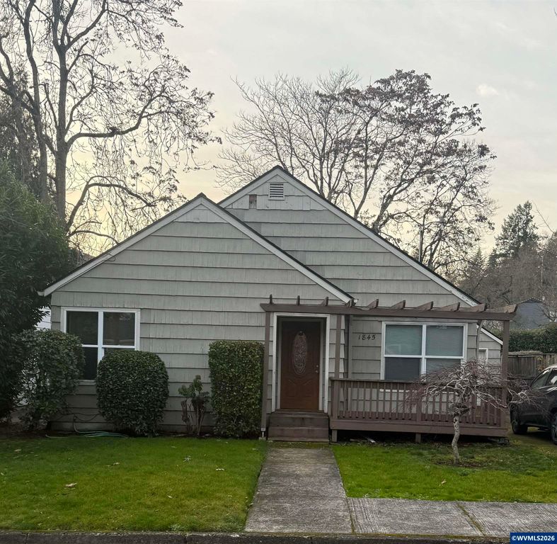 1845 East Nob Hill St SE, Salem, OR 97302