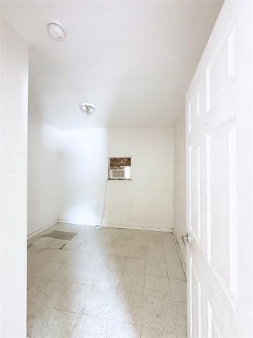 820 Chihuahua ST, Lockhart, TX 78644