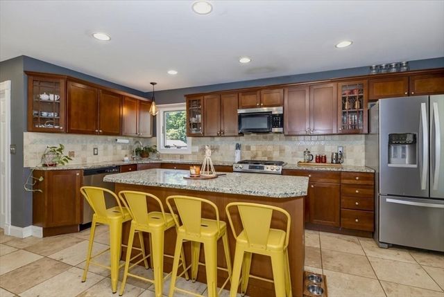 294 Wentworth Ave, Lowell, MA 01852