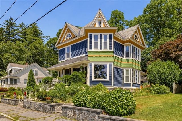 294 Wentworth Ave, Lowell, MA 01852