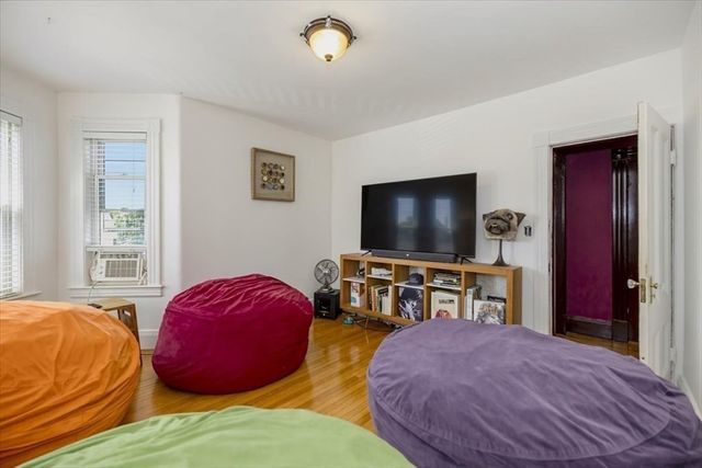 294 Wentworth Ave, Lowell, MA 01852