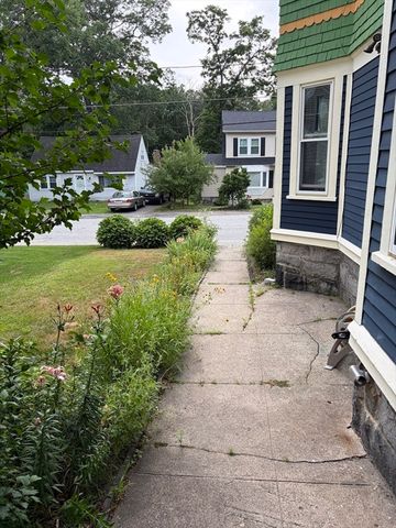 294 Wentworth Ave, Lowell, MA 01852