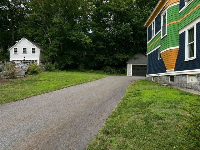294 Wentworth Ave, Lowell, MA 01852