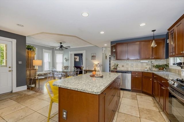 294 Wentworth Ave, Lowell, MA 01852
