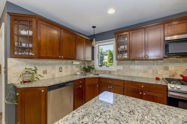 294 Wentworth Ave, Lowell, MA 01852