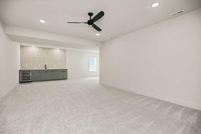 2037 SW Red Barn Lane, Lee's Summit, MO 64082