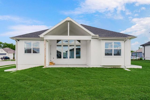 2037 SW Red Barn Lane, Lee's Summit, MO 64082