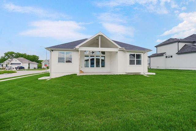 2037 SW Red Barn Lane, Lee's Summit, MO 64082