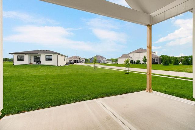 2037 SW Red Barn Lane, Lee's Summit, MO 64082