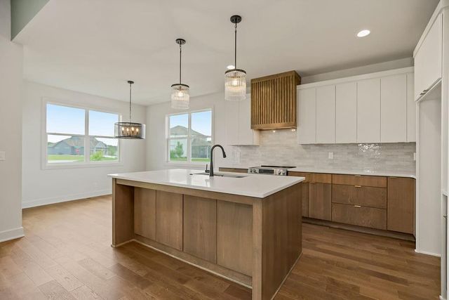 2037 SW Red Barn Lane, Lee's Summit, MO 64082