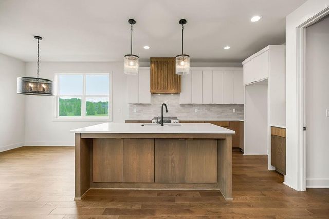 2037 SW Red Barn Lane, Lee's Summit, MO 64082