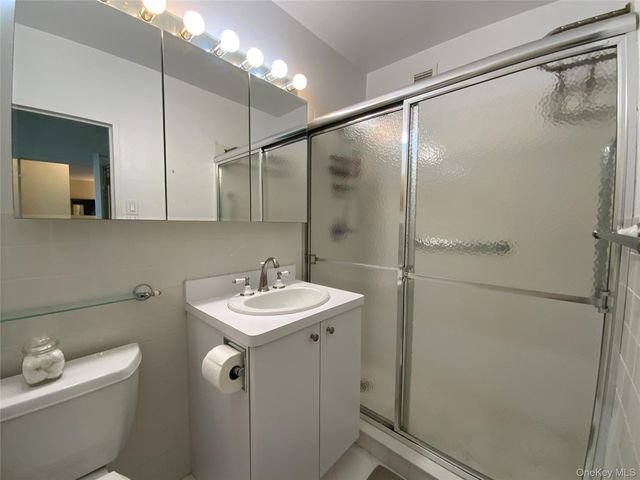 27010 Grand Central Parkway 7G, Floral Park, NY 11005