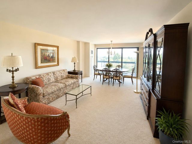 27010 Grand Central Parkway 7G, Floral Park, NY 11005