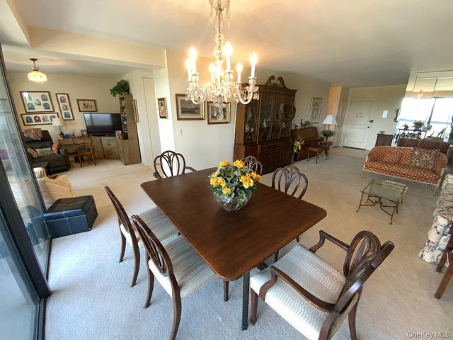 27010 Grand Central Parkway 7G, Floral Park, NY 11005