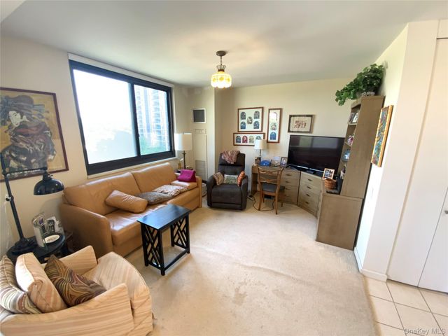 27010 Grand Central Parkway 7G, Floral Park, NY 11005