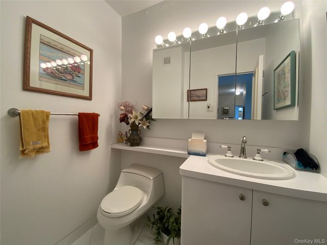 27010 Grand Central Parkway 7G, Floral Park, NY 11005