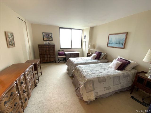 27010 Grand Central Parkway 7G, Floral Park, NY 11005