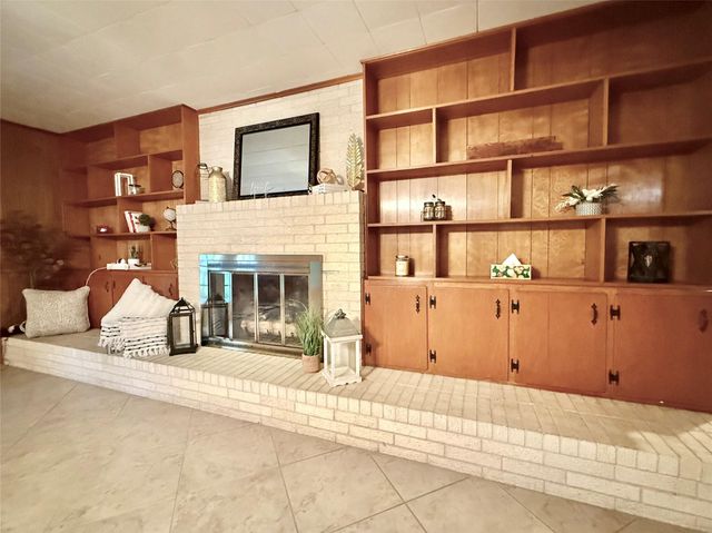 1140 Mitzi Street, Vidor, TX 77662