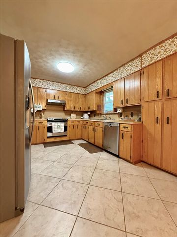 1140 Mitzi Street, Vidor, TX 77662