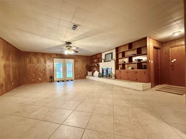 1140 Mitzi Street, Vidor, TX 77662