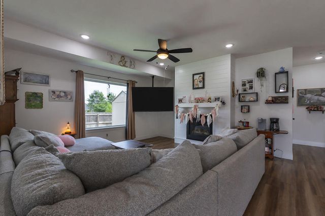 1205 W Denali Drive, Nixa, MO 65714