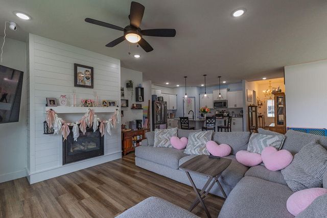 1205 W Denali Drive, Nixa, MO 65714