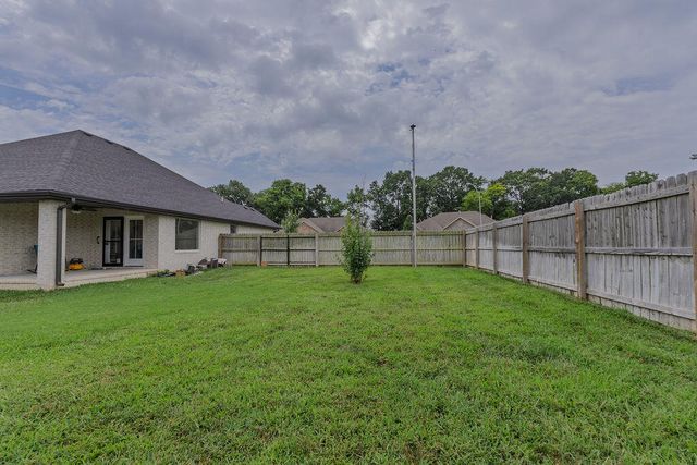 1205 W Denali Drive, Nixa, MO 65714