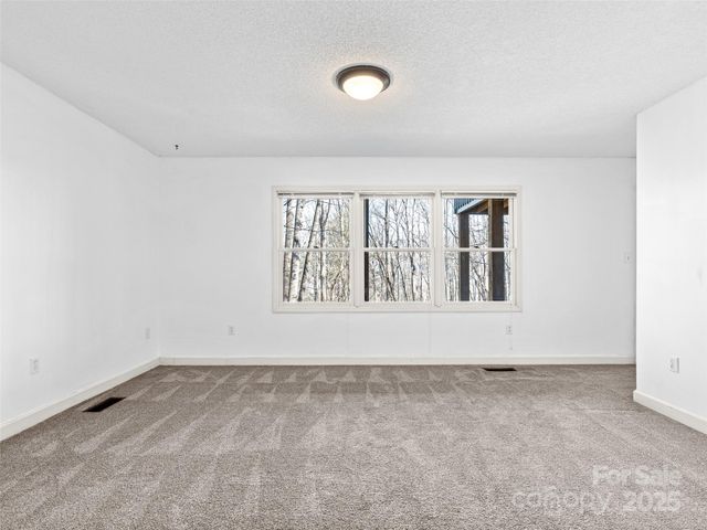 214 Blake Mountain Circle, Asheville, NC 28803