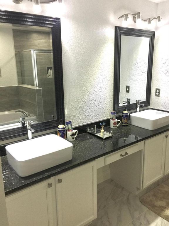 Image 12 of property listing at 2922 ASHLAND LANE S, Kissimmee, FL 34741