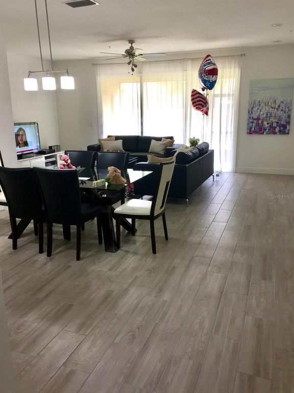 Image 3 of property listing at 2922 ASHLAND LANE S, Kissimmee, FL 34741