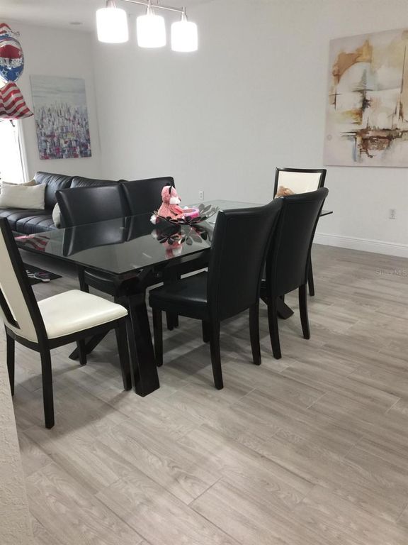 Image 4 of property listing at 2922 ASHLAND LANE S, Kissimmee, FL 34741