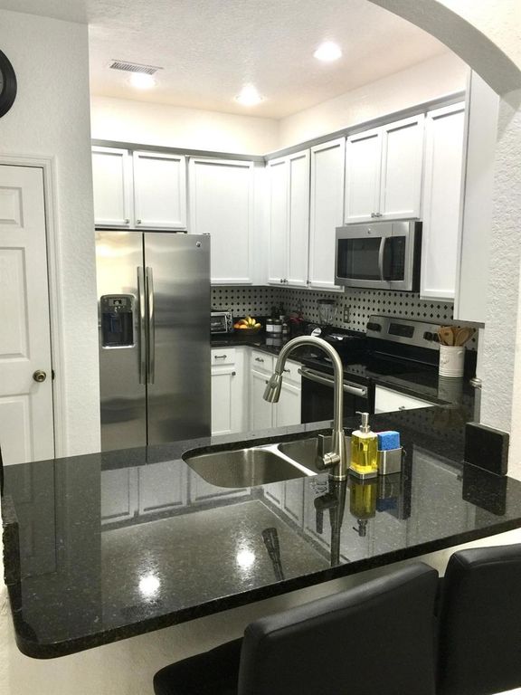 Image 5 of property listing at 2922 ASHLAND LANE S, Kissimmee, FL 34741