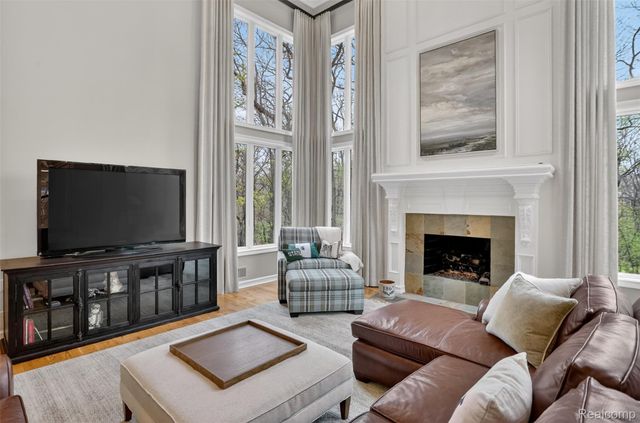 1867 Lincolnshire Drive, Rochester Hills, MI 48309