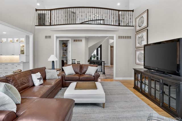 1867 Lincolnshire Drive, Rochester Hills, MI 48309