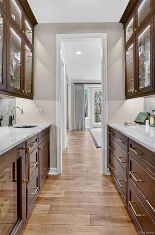1867 Lincolnshire Drive, Rochester Hills, MI 48309