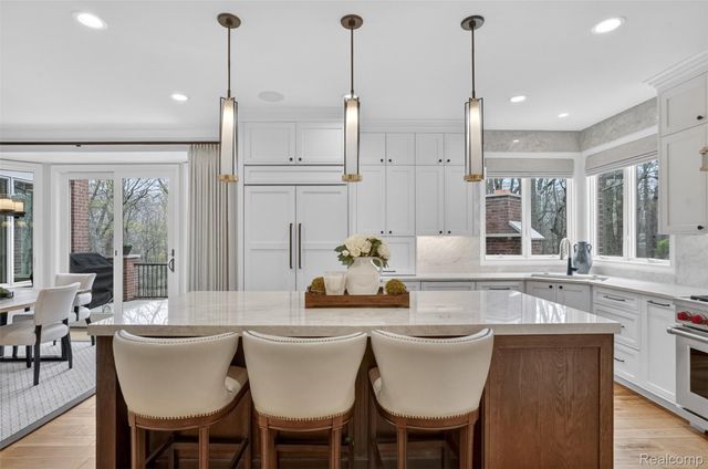 1867 Lincolnshire Drive, Rochester Hills, MI 48309